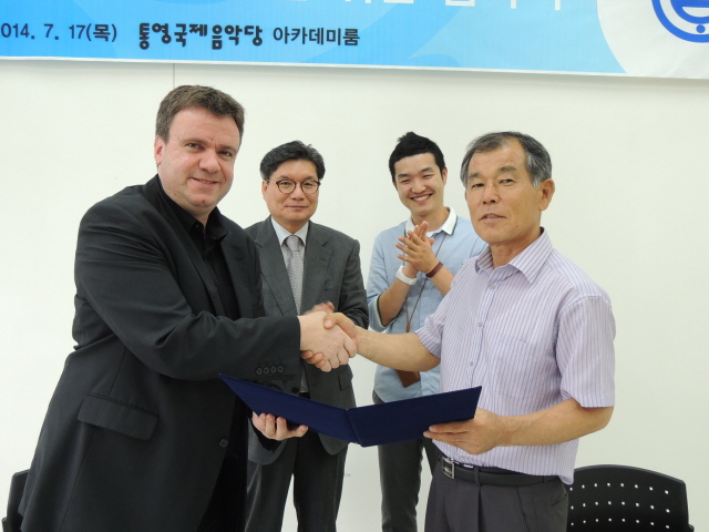 01통영국제음악재단, 예술꽃 씨앗학교 활성화를 위한 협약.JPG