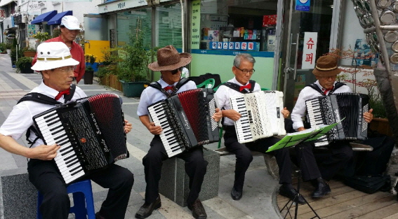 32015년 제2기 통영 거리의 악사1( 아코디언) (1).jpg