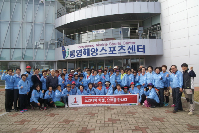 세로로고151023 노인대학 재학생 초청 크루저요트체험1 (1).JPG