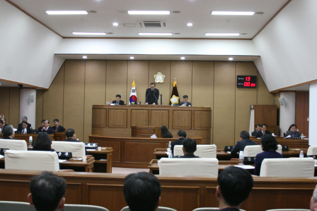 1통영시의회, 정유년 새해 첫 회기 내실 있게 마무리2.JPG